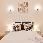 Elegant appartement 3 chambres, 3 salles de bain- Double séjour- Paris 16e- Calme et standing